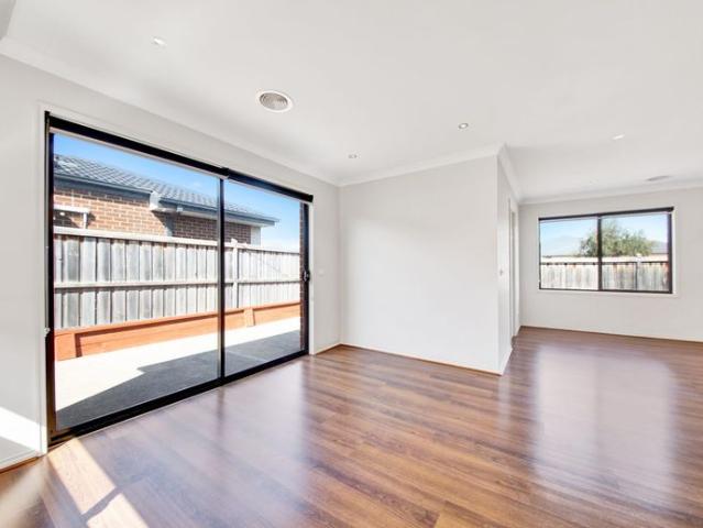 Spacious 3 Bedroom Home with Solar Panels & Modern Comforts