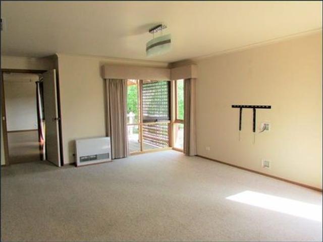 Spacious 3 Bedroom Home with 2 Bathrooms & Double Garage