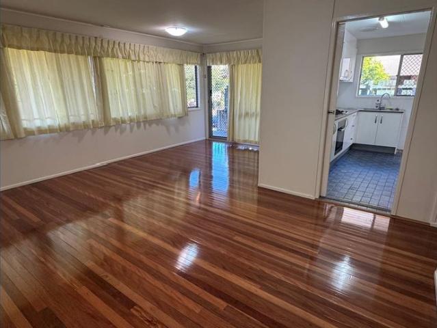 Spacious 3 Bedroom Home with 2 Balconies in Taringa