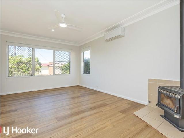 Spacious 3 Bedroom Home with 6 Car Garage in South Tamworth!