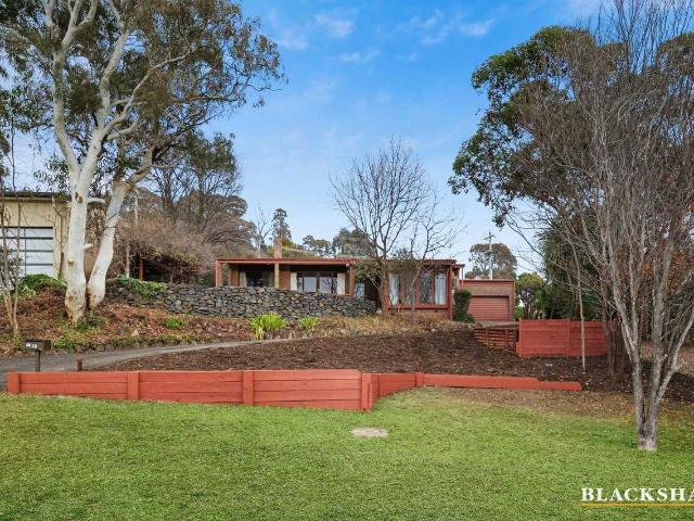 Spacious 3 Bedroom Home Backing Cooleman Ridge – Perfect Blend.