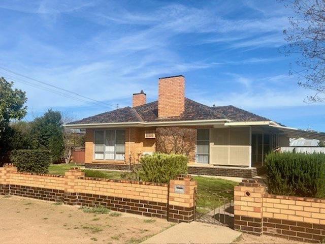 Spacious 3 Bedroom Home in the Heart of Yarrawonga