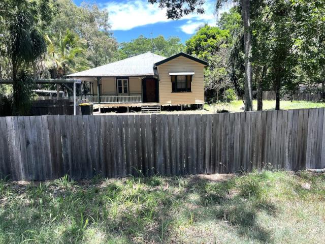 Spacious 3 bedroom home in a quiet, forested area, veranda, air con, fenced yard, and car port. Only 5 minutes walk to beach, dual linving areas
