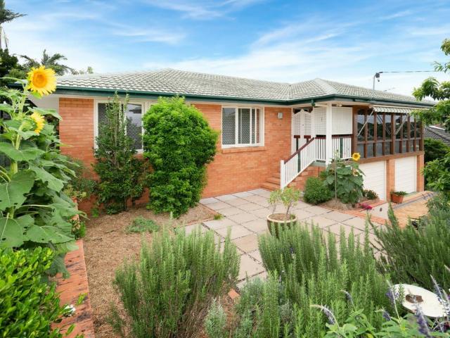 SPACIOUS 3 BEDROOM HOME IN ASPLEY