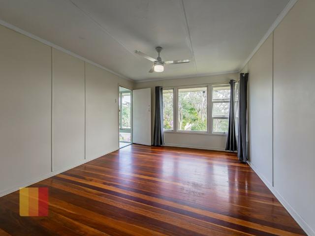 SPACIOUS 3 BEDROOM HOME IN CENTRAL LOCATION !