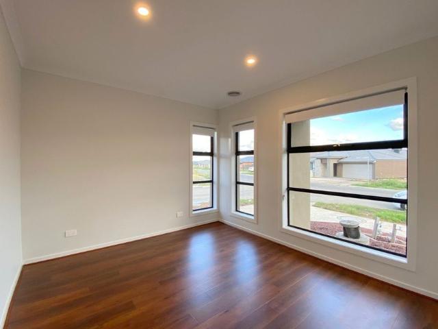 Spacious 3 Bedroom Home in Craigieburn