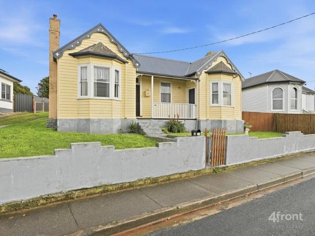 Spacious 3 Bedroom Home in Devonport