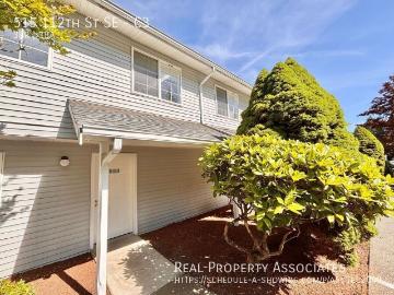 Spacious 3 Bedroom Home in Everett! Modern Upgrades and Comfort Throughout!