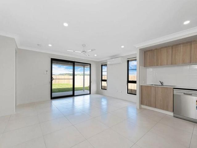 Spacious 3 Bedroom Home in Family Friendly Estate!