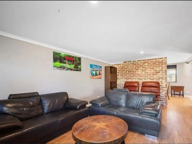 Spacious 3 Bedroom Home in Middle Swan