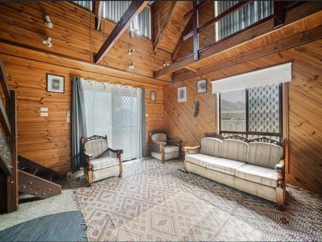 Spacious 3 Bedroom Home in Prime Kingswood Location