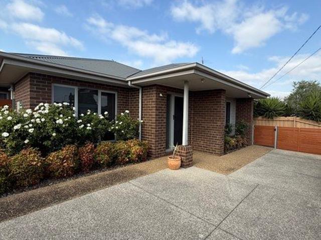 Spacious 3 bedroom home in Prime Newcomb Location