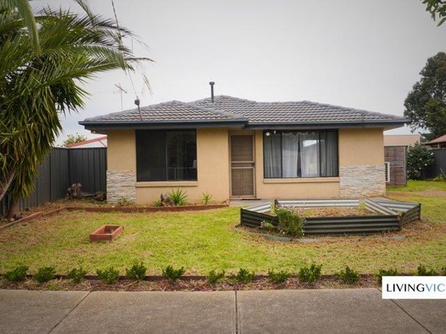 Spacious 3 Bedroom Home in Prime Seabrook Location