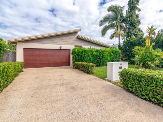 SPACIOUS 3 BEDROOM HOME IN QUIET STREET