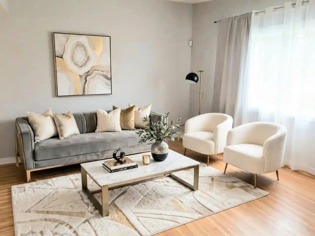 Spacious 3 Bedroom Home in Spruce Cliff. 5 Mins to Downtown. 6 Mins Walk to LRT