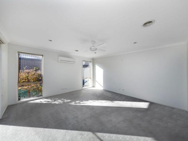 Spacious 3 bedroom home, just moments to Bronhill Vista Parklands