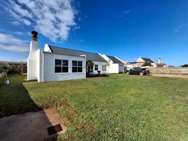 spacious 3 bedroom home located on e.