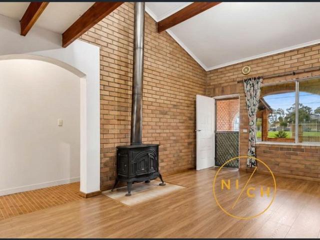 Spacious 3 Bedroom Home Opposite Parklands