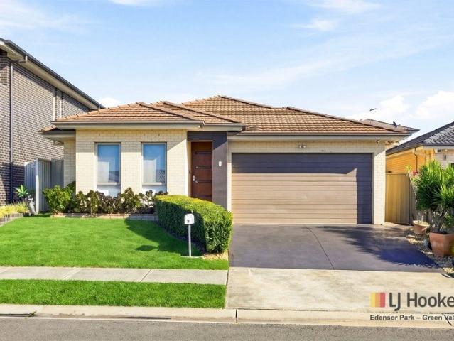 Spacious 3 Bedroom Home + Study room + Theatre room in Middleton Grange