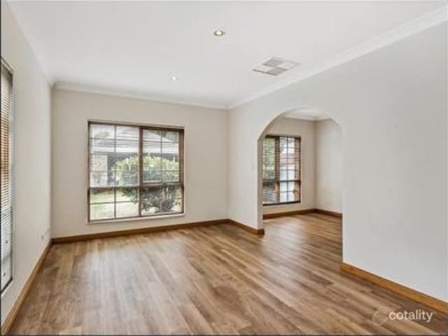 Spacious 3 Bedroom Homette Ideal low maintenance living in Marryatville School Zone