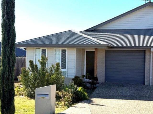 Spacious 3 bedroom Half Duplex in Westbrook