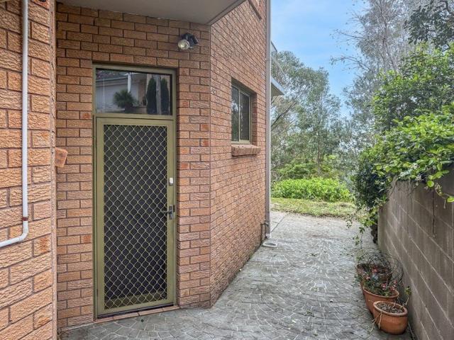 SPACIOUS 3 BEDROOM HALF HOUSE