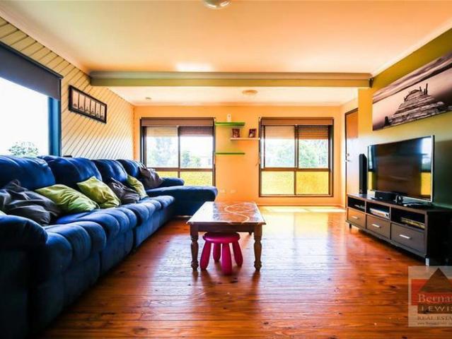 Spacious 3 Bedroom Highset Home with Huge Fully Fenced Yard