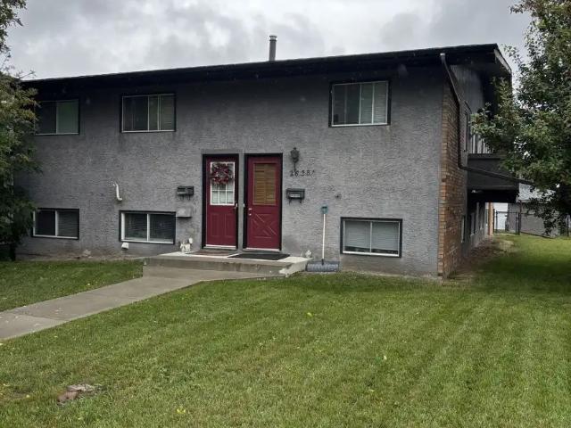 Spacious 3 Bedroom Main Floor in Killarney | Private Yard + Laundry + Parking