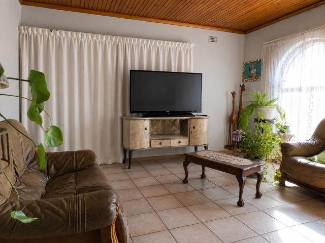 Spacious 3 Bedroom Main House To Let in Mabille Park, Kuils River