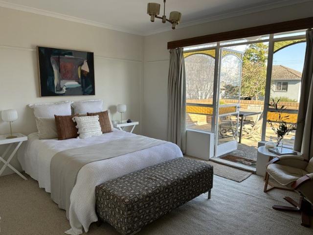 Charming 3 bedroom Apartment with Large Outdoor Terrace, in Boutique Williamstown Setting