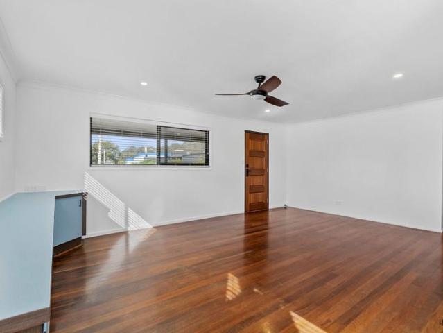 SPACIOUS 3 BEDROOM + MULTI PURPOSE ROOM & POOL WATER OUTLOOK