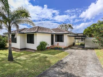 Spacious 3 Bedroom Single Level Home – Comfortable Living in a Great Location!