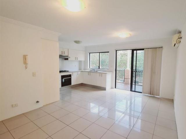 SPACIOUS 3 BEDROOM SPLIT LEVEL APARTMENT
