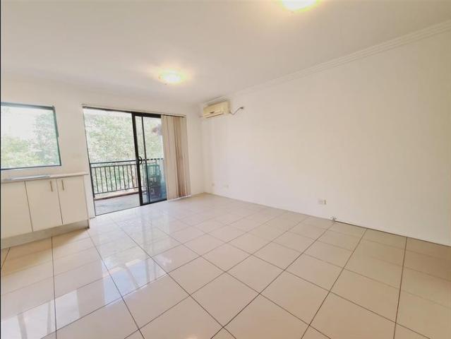 SPACIOUS 3 BEDROOM SPLIT LEVEL APARTMENT