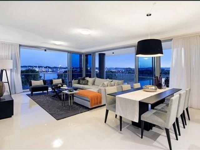 Spacious 3 Bedroom + Study Apartment Short Term 3 Month Lease