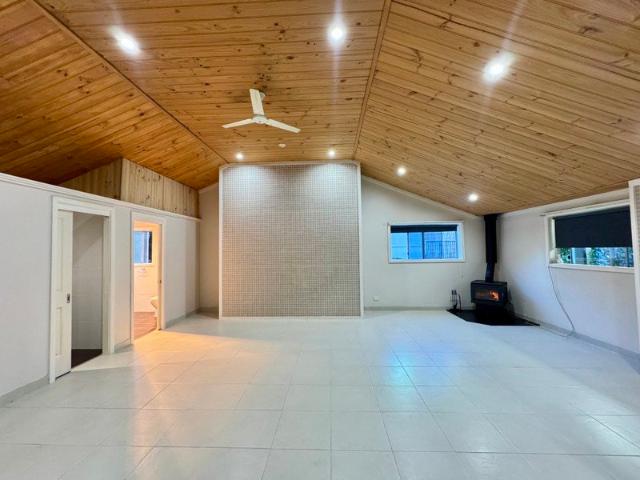 Spacious 3 Bedroom Stand Alone Granny Flat in Peaceful Belimbla Park