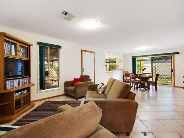 Spacious 3 Bedroom Para Hills West Home