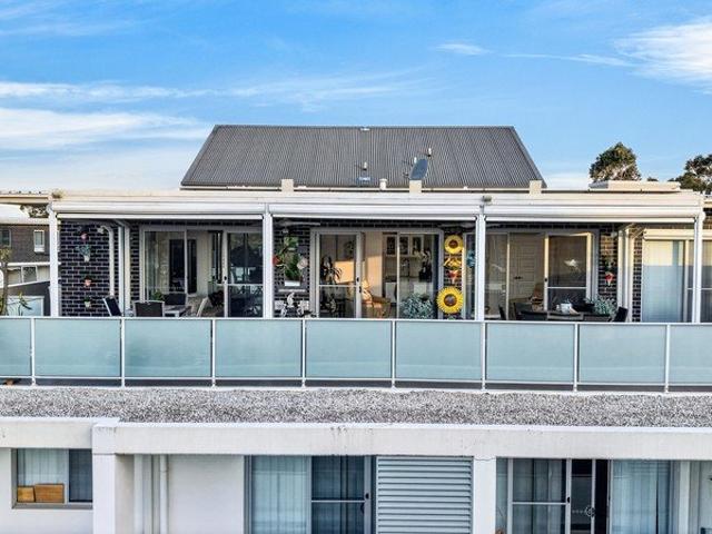 Spacious 3 bedroom Penthouse with Stunning Views