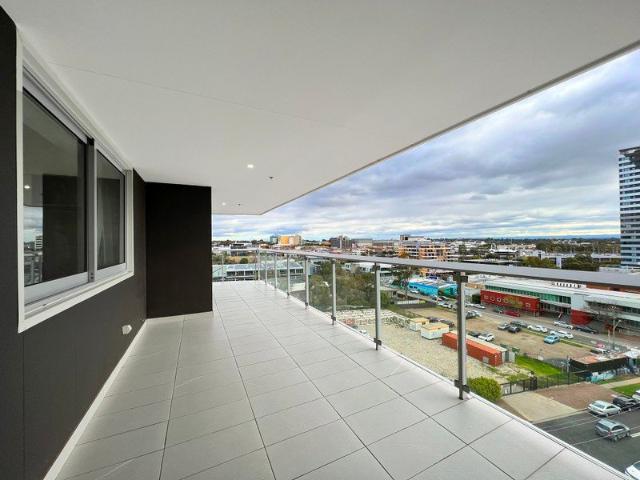Spacious 3 bedroom plus study apartment with a good view!