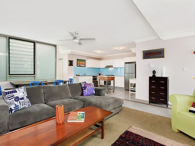 Spacious 3 bedroom residence + home office