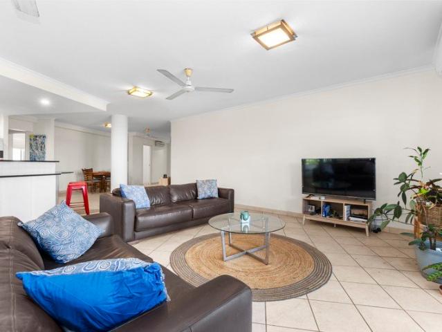 Spacious 3 Bedroom with both sea and lush tree line views
