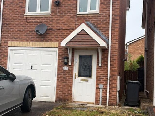 Spacious 3 bedroom town house