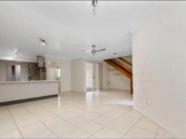 Spacious 3 Bedroom Townhouse Close to The Strand