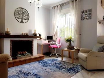 Spacious 3 Bedroom Townhouse for Long Term Rent – Steps from the Beach