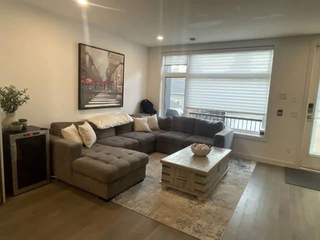 Spacious 3 Bedroom Townhouse for Rent – Minutes from Downtown! — 3 Bedrooms Townhouse