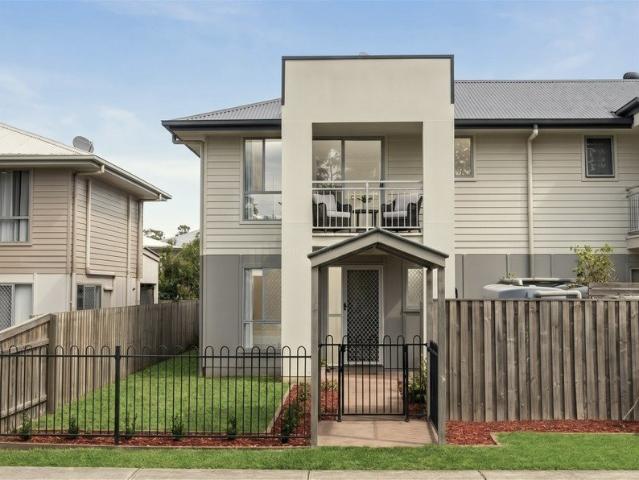 Spacious 3 Bedroom Townhouse in a Convenient Lawnton Location