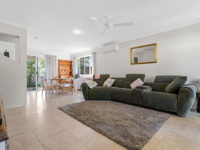 Spacious 3 Bedroom Townhouse in a Quiet Boutique Complex
