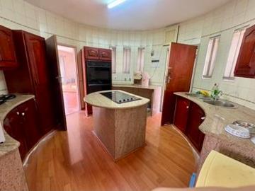 spacious 3 bedroom townhouse in corl.