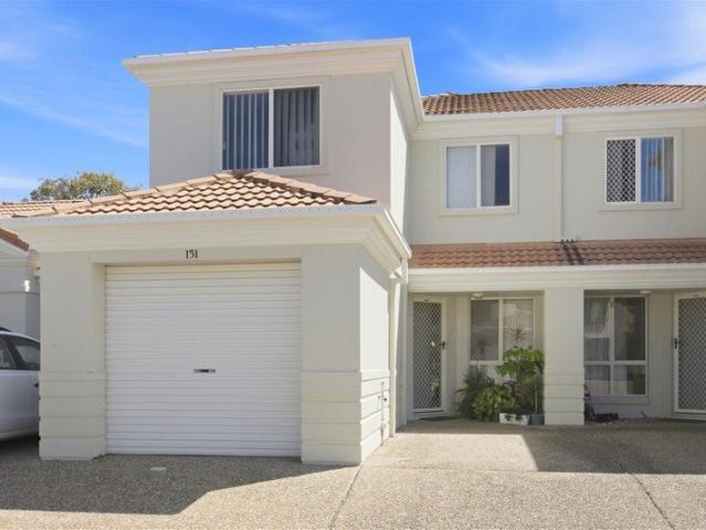 Spacious 3 Bedroom Townhouse in Lakeland Villas Low Maintenance Lifestyle & Ultimate Convenience!