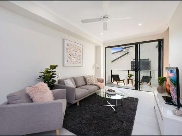 Spacious 3 Bedroom Townhouse In Prime Location